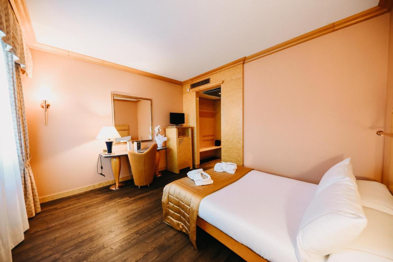 Shg Hotel Antonella Pomezia Ngoại thất bức ảnh